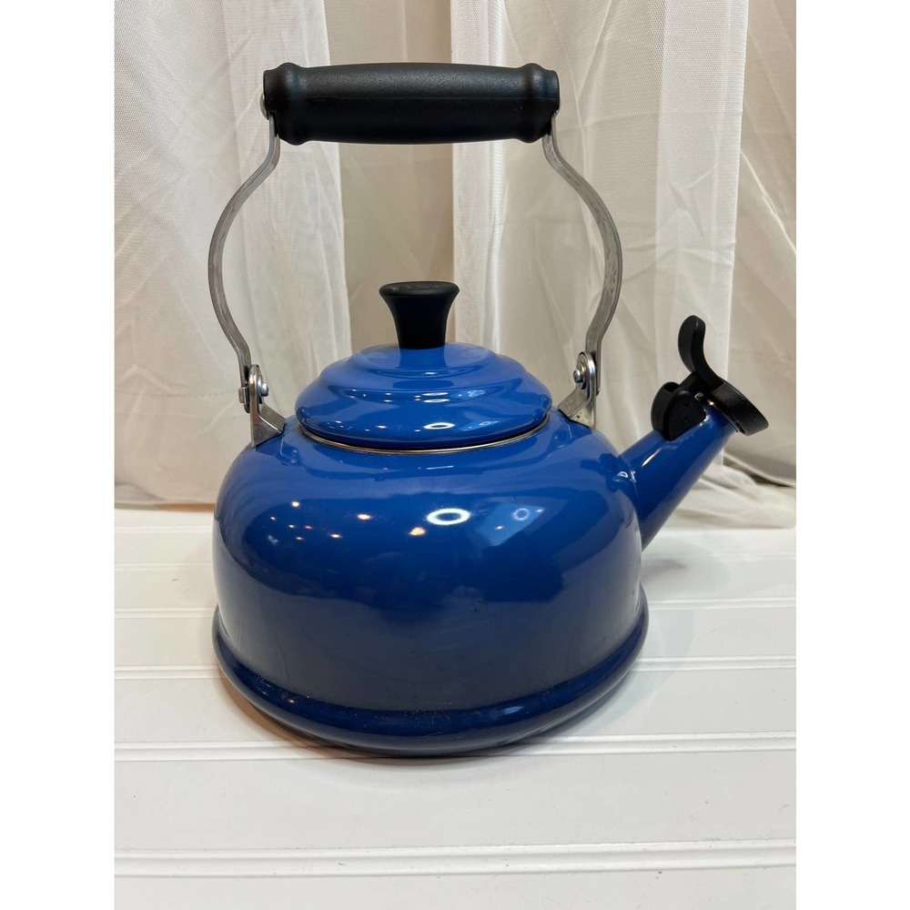 Le Creuset Classic Whistling Tea Kettle